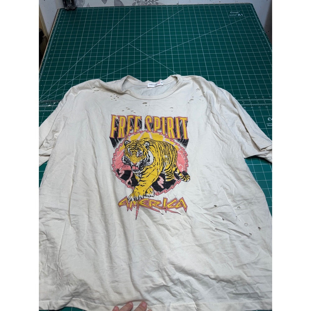 Eighty Eight USA Free Spirit America Tiger Graphic Distressed T-Shirt Cream 2XL